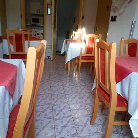 Konukevi Agria Retur Vendeghaz 3*