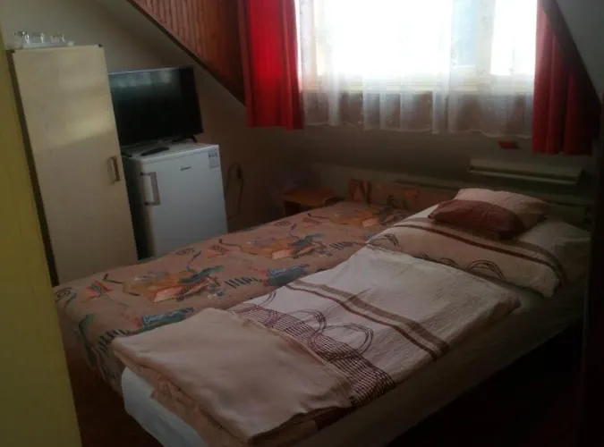 Agria Retur Vendeghaz ゲストハウス エゲル